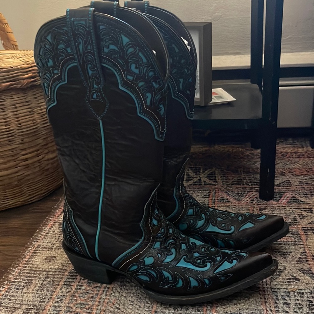 Women’s Ariat cowboy boots